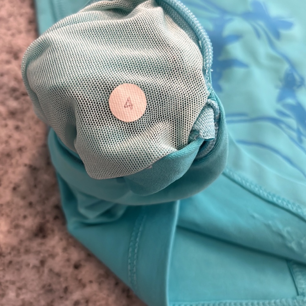 Lululemon Tank - Size 4 - Picture 5 of 5